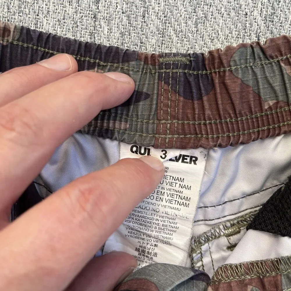 Quicksilver Baby Boy Swim Trunks Size 3 Green Camo Very Good Zipper Snap Closure